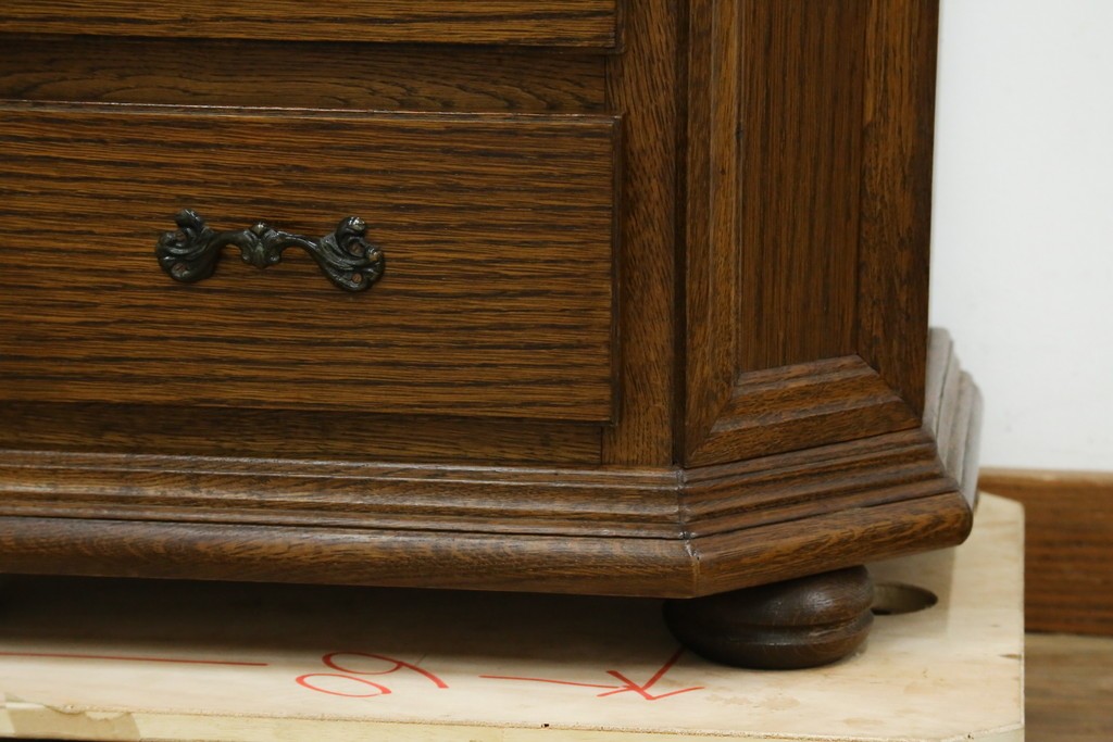 中古　美品　オーク材　小振りなサイズが使いやすい!ダッチカントリースタイルのサイドチェスト　(R-083759)