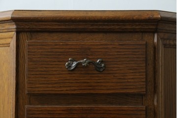 中古　美品　オーク材　小振りなサイズが使いやすい!ダッチカントリースタイルのサイドチェスト　(R-083759)