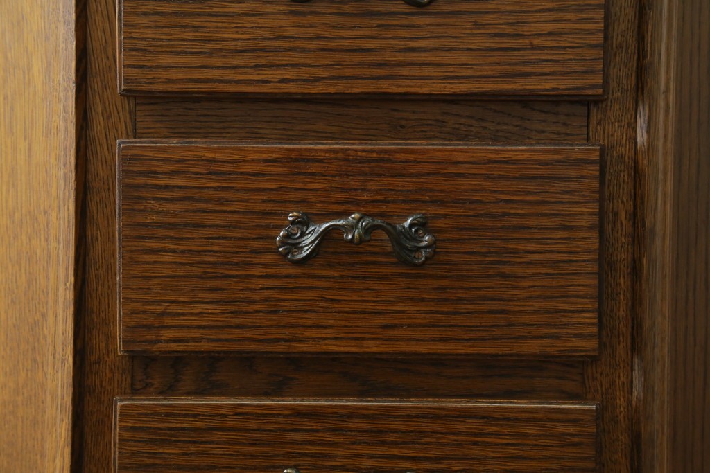 中古　美品　オーク材　小振りなサイズが使いやすい!ダッチカントリースタイルのサイドチェスト　(R-083759)