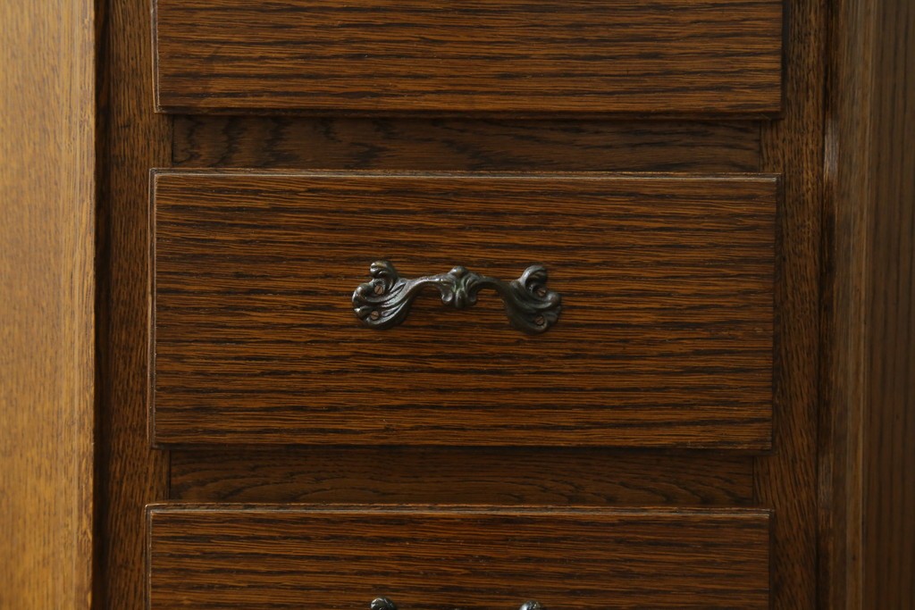 中古　美品　オーク材　小振りなサイズが使いやすい!ダッチカントリースタイルのサイドチェスト　(R-083759)