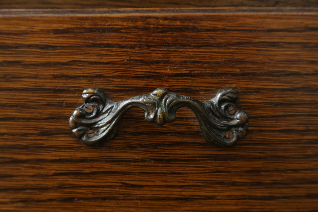 中古　美品　オーク材　小振りなサイズが使いやすい!ダッチカントリースタイルのサイドチェスト　(R-083759)