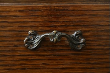 中古　美品　オーク材　小振りなサイズが使いやすい!ダッチカントリースタイルのサイドチェスト　(R-083759)