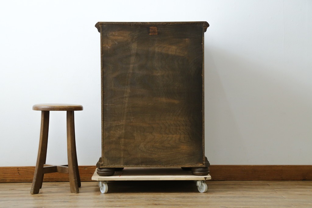 中古　美品　オーク材　小振りなサイズが使いやすい!ダッチカントリースタイルのサイドチェスト　(R-083759)