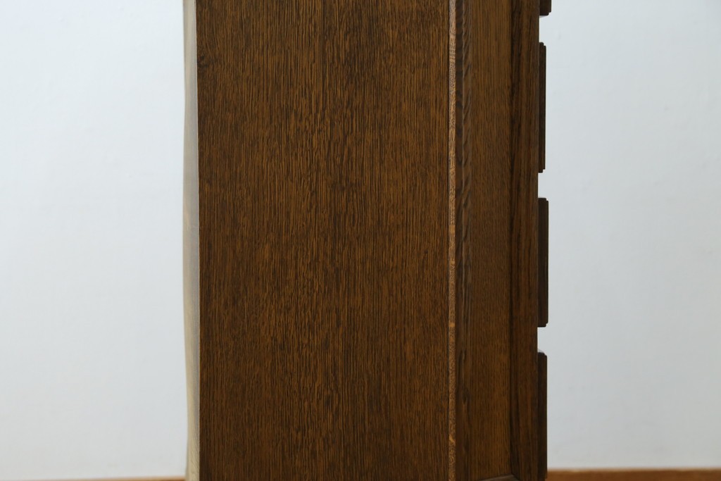 中古　美品　オーク材　小振りなサイズが使いやすい!ダッチカントリースタイルのサイドチェスト　(R-083759)