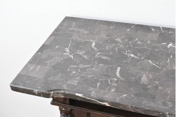中古　美品　希少な廃番品　アシュレイファニチャー(Ashley Furniture)　クラシックな佇まいで空間を格調高く演出するアンティーク調の重厚なバーカウンター(バーキャビネット、ワインキャビネット、ワインラック、キッチンカウンター、収納棚、戸棚)(定価約55万円)(R-083760)