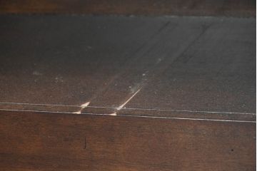 中古　美品　希少な廃番品　アシュレイファニチャー(Ashley Furniture)　クラシックな佇まいで空間を格調高く演出するアンティーク調の重厚なバーカウンター(バーキャビネット、ワインキャビネット、ワインラック、キッチンカウンター、収納棚、戸棚)(定価約55万円)(R-083760)