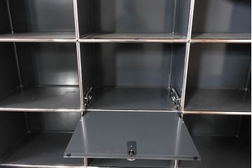 中古　美品　スイス　USMハラー(USM Haller)　洗練されたデザインで収納と美観を両立させるオープンラック(キャビネット、収納棚、飾り棚、陳列棚、店舗什器)(定価約60万円)(R-083761)