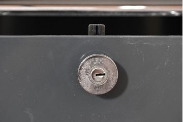 中古　美品　スイス　USMハラー(USM Haller)　洗練されたデザインで収納と美観を両立させるオープンラック(キャビネット、収納棚、飾り棚、陳列棚、店舗什器)(定価約60万円)(R-083761)