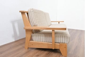 中古　美品　大分県　手作り家具メーカー　イーストウッド(EAST WOOD)　イトウ　タモ材?　ナチュラルテイストの空間づくりに活躍する2人掛けソファ(2P、二人掛け、アームソファ)(定価約25万円)(R-083763)