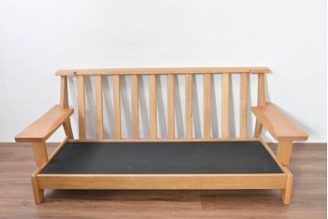 中古　美品　大分県　手作り家具メーカー　イーストウッド(EAST WOOD)　イトウ　タモ材?　ナチュラルテイストの空間づくりに活躍する2人掛けソファ(2P、二人掛け、アームソファ)(定価約25万円)(R-083763)