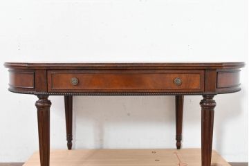 中古　アメリカ高級輸入家具　マホガニー材　引き出し付き　上質な風合いとエレガントなデザインが魅力のローテーブル(センターテーブル、リビングテーブル)(R-083764)