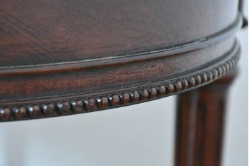 中古　アメリカ高級輸入家具　マホガニー材　引き出し付き　上質な風合いとエレガントなデザインが魅力のローテーブル(センターテーブル、リビングテーブル)(R-083764)