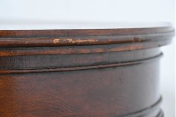 中古　アメリカ高級輸入家具　マホガニー材　引き出し付き　上質な風合いとエレガントなデザインが魅力のローテーブル(センターテーブル、リビングテーブル)(R-083764)