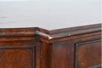 中古　アメリカ高級輸入家具　マホガニー材　引き出し付き　上質な風合いとエレガントなデザインが魅力のローテーブル(センターテーブル、リビングテーブル)(R-083764)