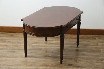 中古　アメリカ高級輸入家具　マホガニー材　引き出し付き　上質な風合いとエレガントなデザインが魅力のローテーブル(センターテーブル、リビングテーブル)(R-083764)