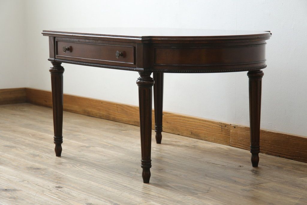 中古　アメリカ高級輸入家具　マホガニー材　引き出し付き　上質な風合いとエレガントなデザインが魅力のローテーブル(センターテーブル、リビングテーブル)(R-083764)