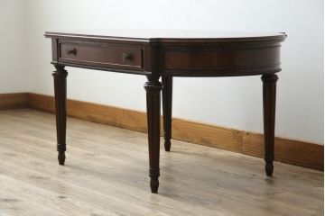 中古　アメリカ高級輸入家具　マホガニー材　引き出し付き　上質な風合いとエレガントなデザインが魅力のローテーブル(センターテーブル、リビングテーブル)(R-083764)