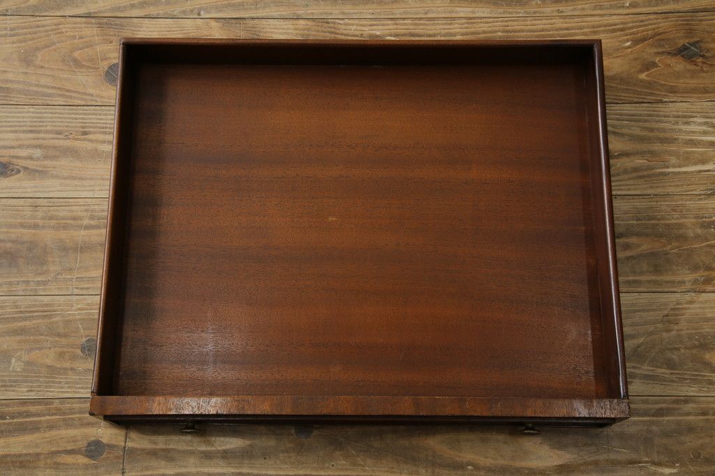 中古　アメリカ高級輸入家具　マホガニー材　引き出し付き　上質な風合いとエレガントなデザインが魅力のローテーブル(センターテーブル、リビングテーブル)(R-083764)