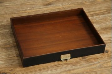 中古　アメリカ高級輸入家具　マホガニー材　引き出し付き　上質な風合いとエレガントなデザインが魅力のローテーブル(センターテーブル、リビングテーブル)(R-083764)