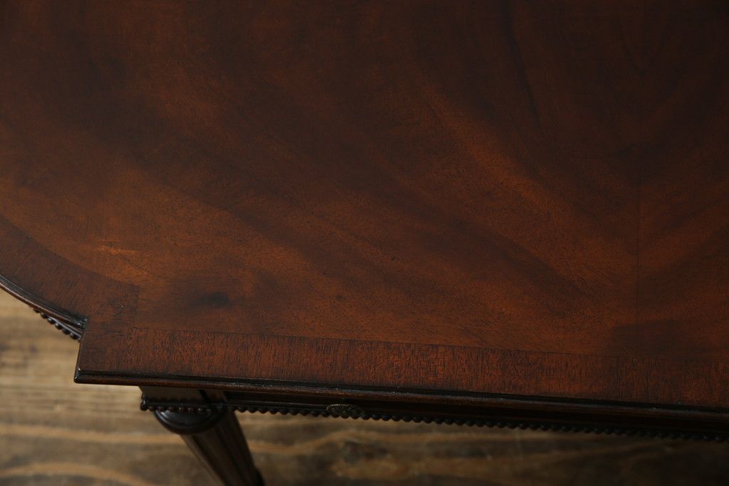 中古　アメリカ高級輸入家具　マホガニー材　引き出し付き　上質な風合いとエレガントなデザインが魅力のローテーブル(センターテーブル、リビングテーブル)(R-083764)