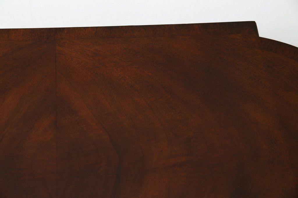 中古　アメリカ高級輸入家具　マホガニー材　引き出し付き　上質な風合いとエレガントなデザインが魅力のローテーブル(センターテーブル、リビングテーブル)(R-083764)