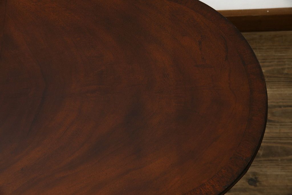 中古　アメリカ高級輸入家具　マホガニー材　引き出し付き　上質な風合いとエレガントなデザインが魅力のローテーブル(センターテーブル、リビングテーブル)(R-083764)