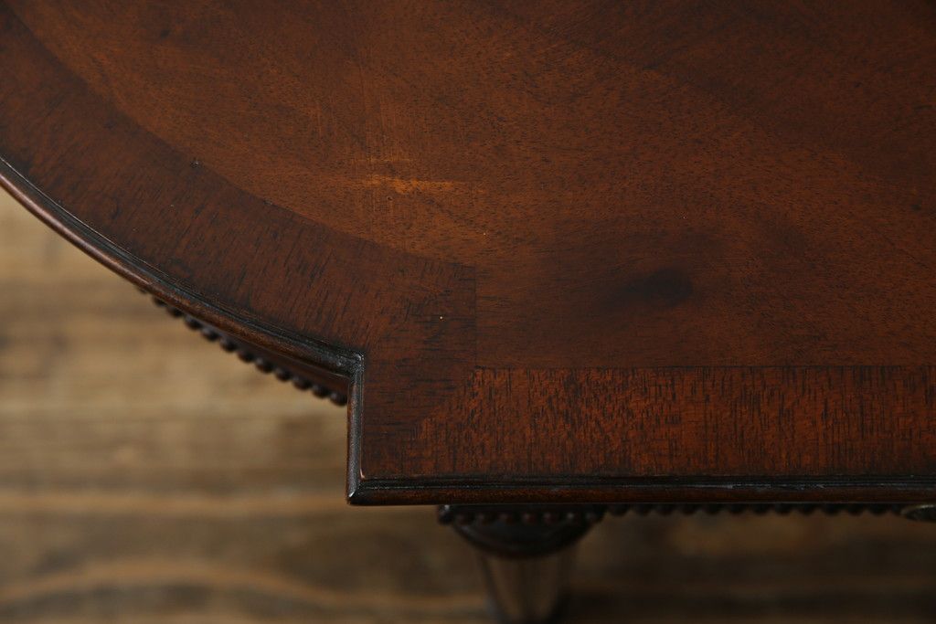 中古　アメリカ高級輸入家具　マホガニー材　引き出し付き　上質な風合いとエレガントなデザインが魅力のローテーブル(センターテーブル、リビングテーブル)(R-083764)