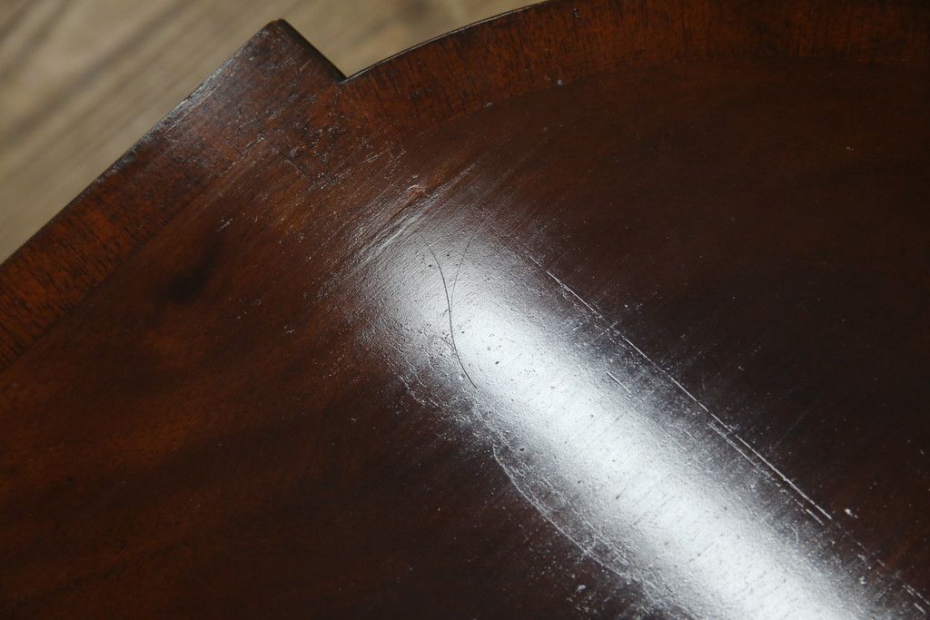 中古　アメリカ高級輸入家具　マホガニー材　引き出し付き　上質な風合いとエレガントなデザインが魅力のローテーブル(センターテーブル、リビングテーブル)(R-083764)