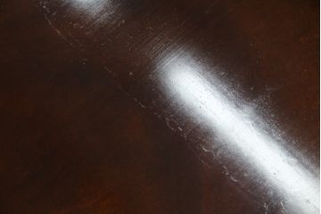 中古　アメリカ高級輸入家具　マホガニー材　引き出し付き　上質な風合いとエレガントなデザインが魅力のローテーブル(センターテーブル、リビングテーブル)(R-083764)