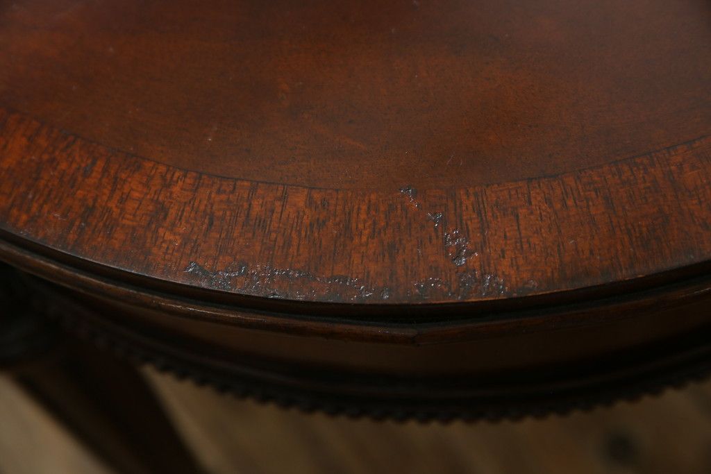 中古　アメリカ高級輸入家具　マホガニー材　引き出し付き　上質な風合いとエレガントなデザインが魅力のローテーブル(センターテーブル、リビングテーブル)(R-083764)