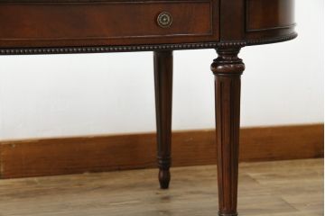 中古　アメリカ高級輸入家具　マホガニー材　引き出し付き　上質な風合いとエレガントなデザインが魅力のローテーブル(センターテーブル、リビングテーブル)(R-083764)