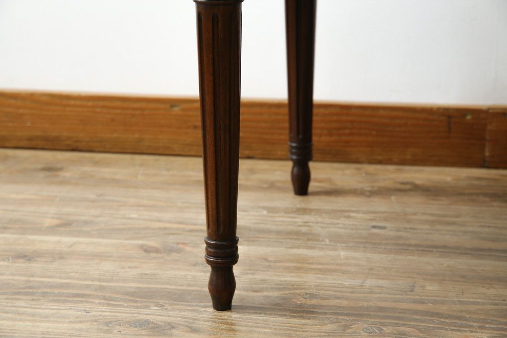 中古　アメリカ高級輸入家具　マホガニー材　引き出し付き　上質な風合いとエレガントなデザインが魅力のローテーブル(センターテーブル、リビングテーブル)(R-083764)