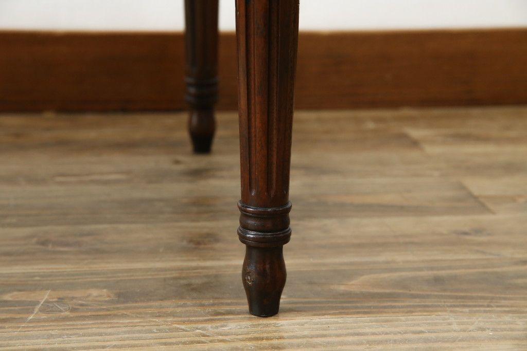 中古　アメリカ高級輸入家具　マホガニー材　引き出し付き　上質な風合いとエレガントなデザインが魅力のローテーブル(センターテーブル、リビングテーブル)(R-083764)