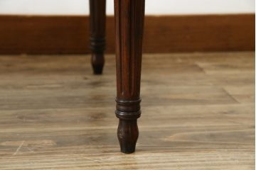 中古　アメリカ高級輸入家具　マホガニー材　引き出し付き　上質な風合いとエレガントなデザインが魅力のローテーブル(センターテーブル、リビングテーブル)(R-083764)