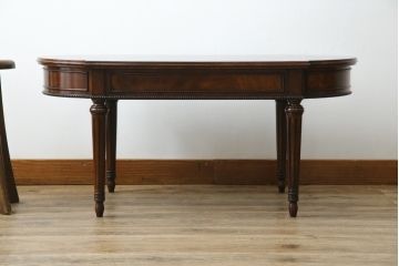 中古　アメリカ高級輸入家具　マホガニー材　引き出し付き　上質な風合いとエレガントなデザインが魅力のローテーブル(センターテーブル、リビングテーブル)(R-083764)