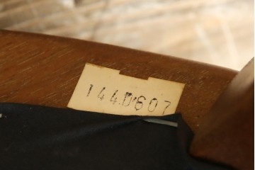 中古　美品　maruni(マルニ木工)　マキシマムシリーズ　エレガントさとクラシカルな雰囲気を兼ね備えたアームソファとオットマンセット(1人掛けソファ、一人掛けソファ、1Pソファ、フットスツール、椅子、イス)(定価約30万円)(R-083766)