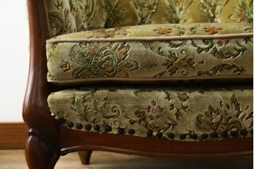 中古　美品　maruni(マルニ木工)　マキシマムシリーズ　エレガントさとクラシカルな雰囲気を兼ね備えたアームソファとオットマンセット(1人掛けソファ、一人掛けソファ、1Pソファ、フットスツール、椅子、イス)(定価約30万円)(R-083766)