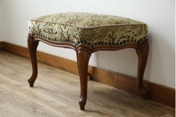 中古　美品　maruni(マルニ木工)　マキシマムシリーズ　エレガントさとクラシカルな雰囲気を兼ね備えたアームソファとオットマンセット(1人掛けソファ、一人掛けソファ、1Pソファ、フットスツール、椅子、イス)(定価約30万円)(R-083766)