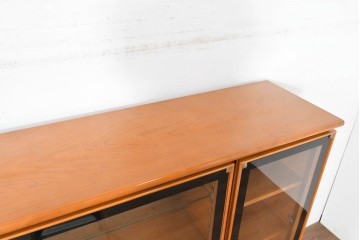 中古　美品　高級品　モリシゲ(MORISHIGE/森繁)　鳥眼杢(バーズアイ)が目を引く照明付きサイドボード(収納棚、戸棚、サイドキャビネット、食器棚、カップボード、飾り棚、コレクションケース)(定価約90万円)(R-083769)