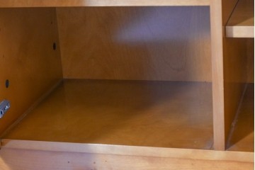 中古　美品　高級品　モリシゲ(MORISHIGE/森繁)　鳥眼杢(バーズアイ)が目を引く照明付きサイドボード(収納棚、戸棚、サイドキャビネット、食器棚、カップボード、飾り棚、コレクションケース)(定価約90万円)(R-083769)