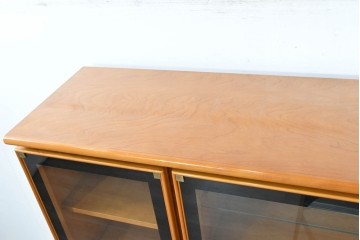 中古　美品　高級品　モリシゲ(MORISHIGE/森繁)　鳥眼杢(バーズアイ)が目を引く照明付きサイドボード(収納棚、戸棚、サイドキャビネット、食器棚、カップボード、飾り棚、コレクションケース)(定価約90万円)(R-083769)