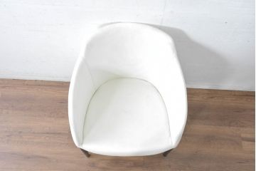 中古　美品　IDC大塚家具取り扱い　Elba(エルバ)　Emozione(エモジオーネ)　美しい曲線とモダンデザインが素敵な本革ダイニングチェア(レザー、アームチェア、イス、椅子)(定価約14万円)(R-083770)