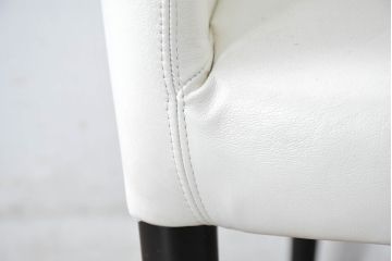 中古　美品　IDC大塚家具取り扱い　Elba(エルバ)　Emozione(エモジオーネ)　美しい曲線とモダンデザインが素敵な本革ダイニングチェア(レザー、アームチェア、イス、椅子)(定価約14万円)(R-083770)