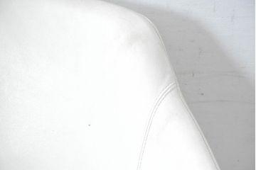 中古　美品　IDC大塚家具取り扱い　Elba(エルバ)　Emozione(エモジオーネ)　美しい曲線とモダンデザインが素敵な本革ダイニングチェア(レザー、アームチェア、イス、椅子)(定価約14万円)(R-083770)