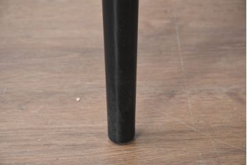 中古　美品　IDC大塚家具取り扱い　Elba(エルバ)　Emozione(エモジオーネ)　美しい曲線とモダンデザインが素敵な本革ダイニングチェア(レザー、アームチェア、イス、椅子)(定価約14万円)(R-083770)