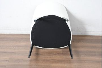 中古　美品　IDC大塚家具取り扱い　Elba(エルバ)　Emozione(エモジオーネ)　美しい曲線とモダンデザインが素敵な本革ダイニングチェア(レザー、アームチェア、イス、椅子)(定価約14万円)(R-083770)