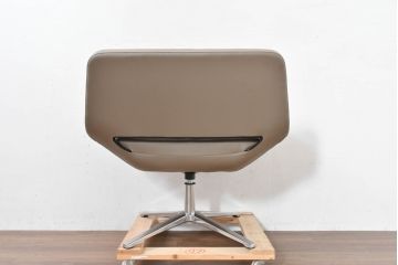 中古　未使用　展示品　B&B イタリア(Italia)　メトロポリタン(Metropolitan)　リプロダクト　上質な空間づくりにぴったりのエアロラウンジチェア(アームチェア、回転椅子、回転イス、1人掛け、一人掛け)(R-083771)