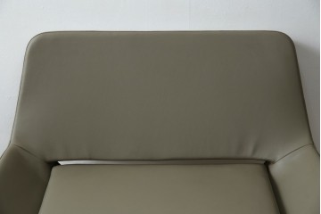 中古　未使用　展示品　B&B イタリア(Italia)　メトロポリタン(Metropolitan)　リプロダクト　上質な空間づくりにぴったりのエアロラウンジチェア(アームチェア、回転椅子、回転イス、1人掛け、一人掛け)(R-083771)