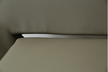 中古　未使用　展示品　B&B イタリア(Italia)　メトロポリタン(Metropolitan)　リプロダクト　上質な空間づくりにぴったりのエアロラウンジチェア(アームチェア、回転椅子、回転イス、1人掛け、一人掛け)(R-083771)