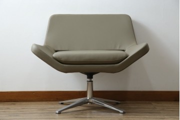 中古　未使用　展示品　B&B イタリア(Italia)　メトロポリタン(Metropolitan)　リプロダクト　上質な空間づくりにぴったりのエアロラウンジチェア(アームチェア、回転椅子、回転イス、1人掛け、一人掛け)(R-083771)